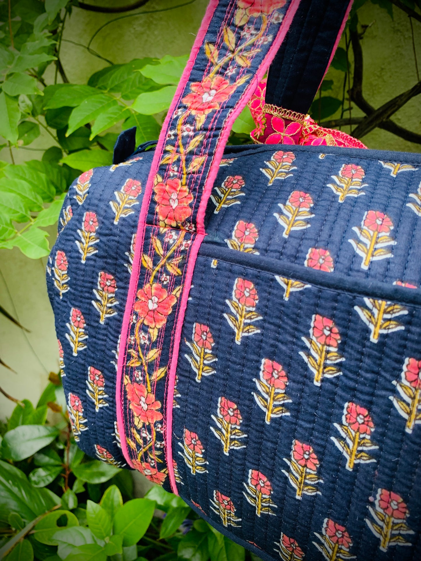 SMALL NAVY AND PINK DOLLY Back Pocket