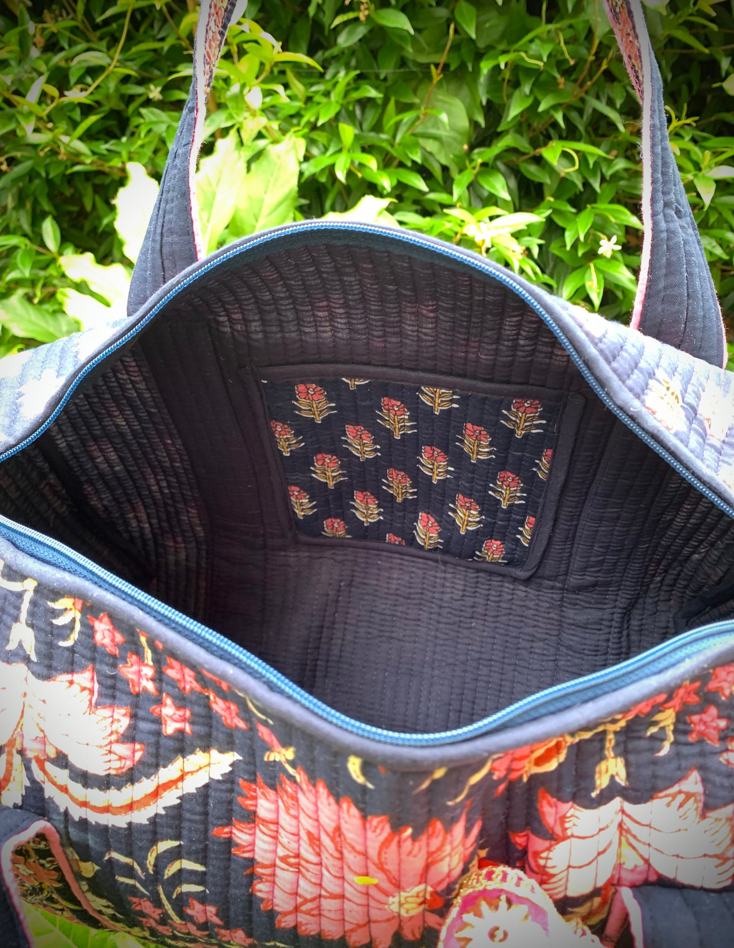 SMALL NAVY AND PINK DOLLY Back Pocket
