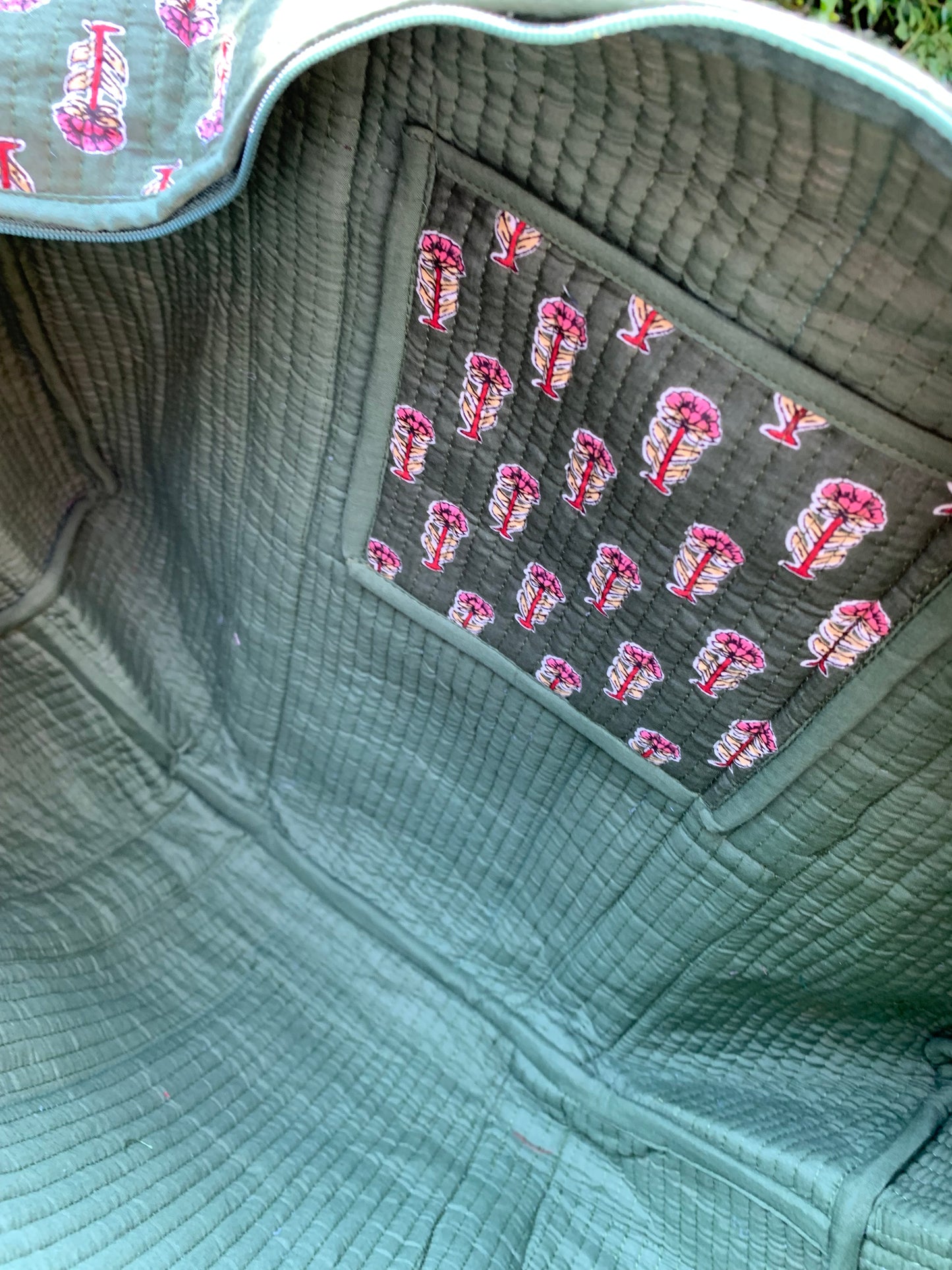 MEDIUM GREEN AND PINK DOLLY Back Pocket