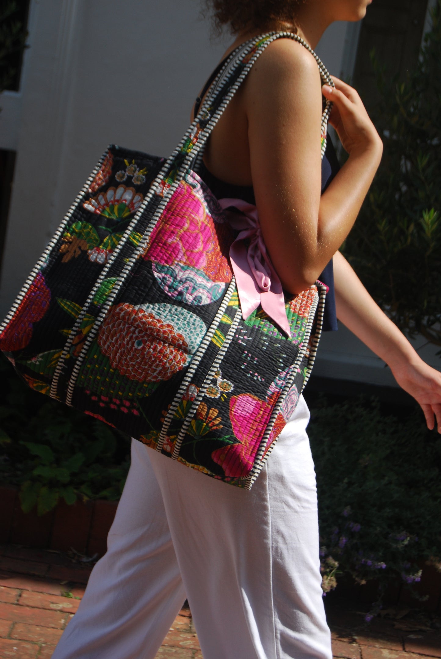 THE BLACK GOAN GARDEN TOTE