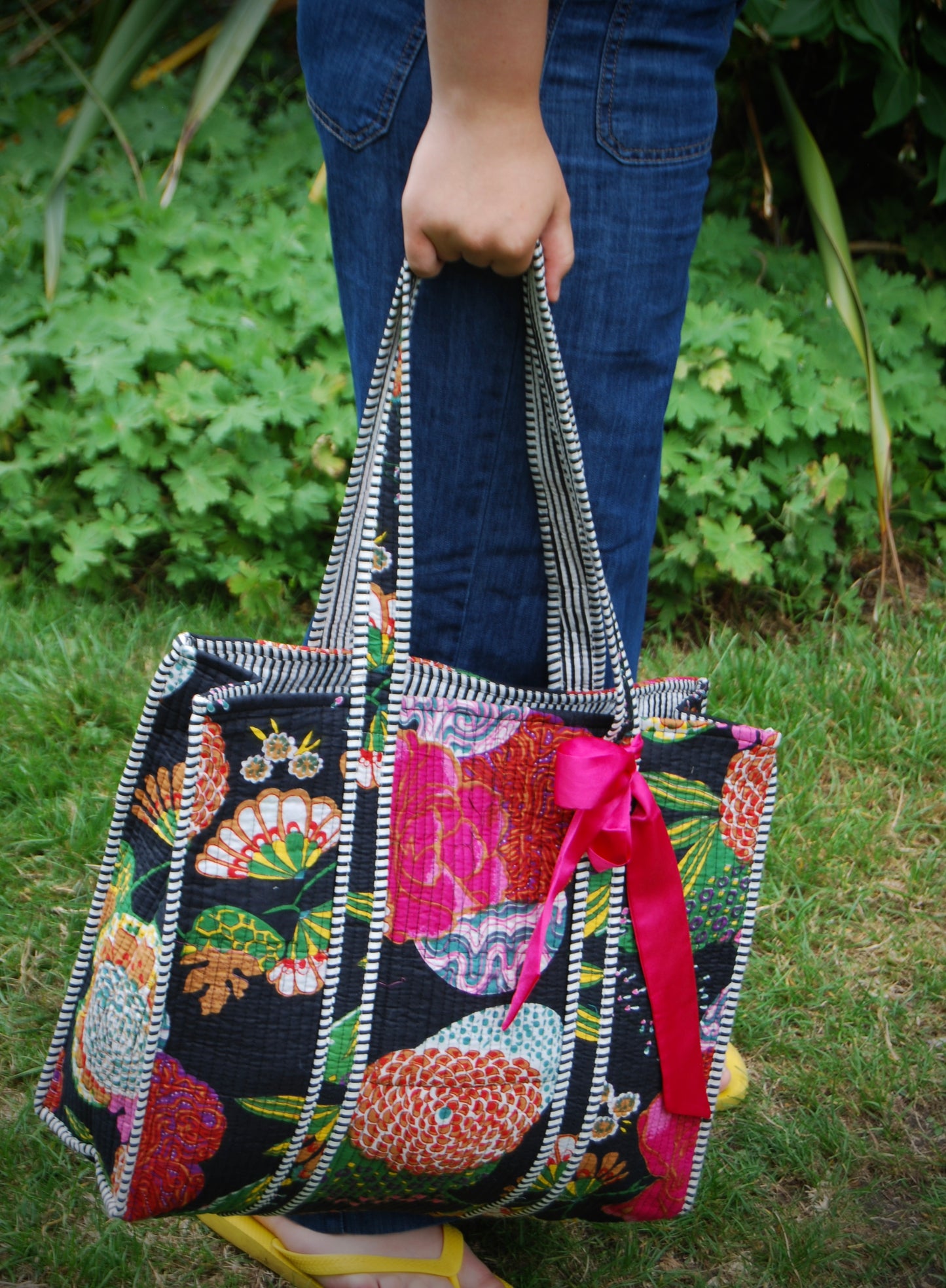 THE BLACK GOAN GARDEN TOTE