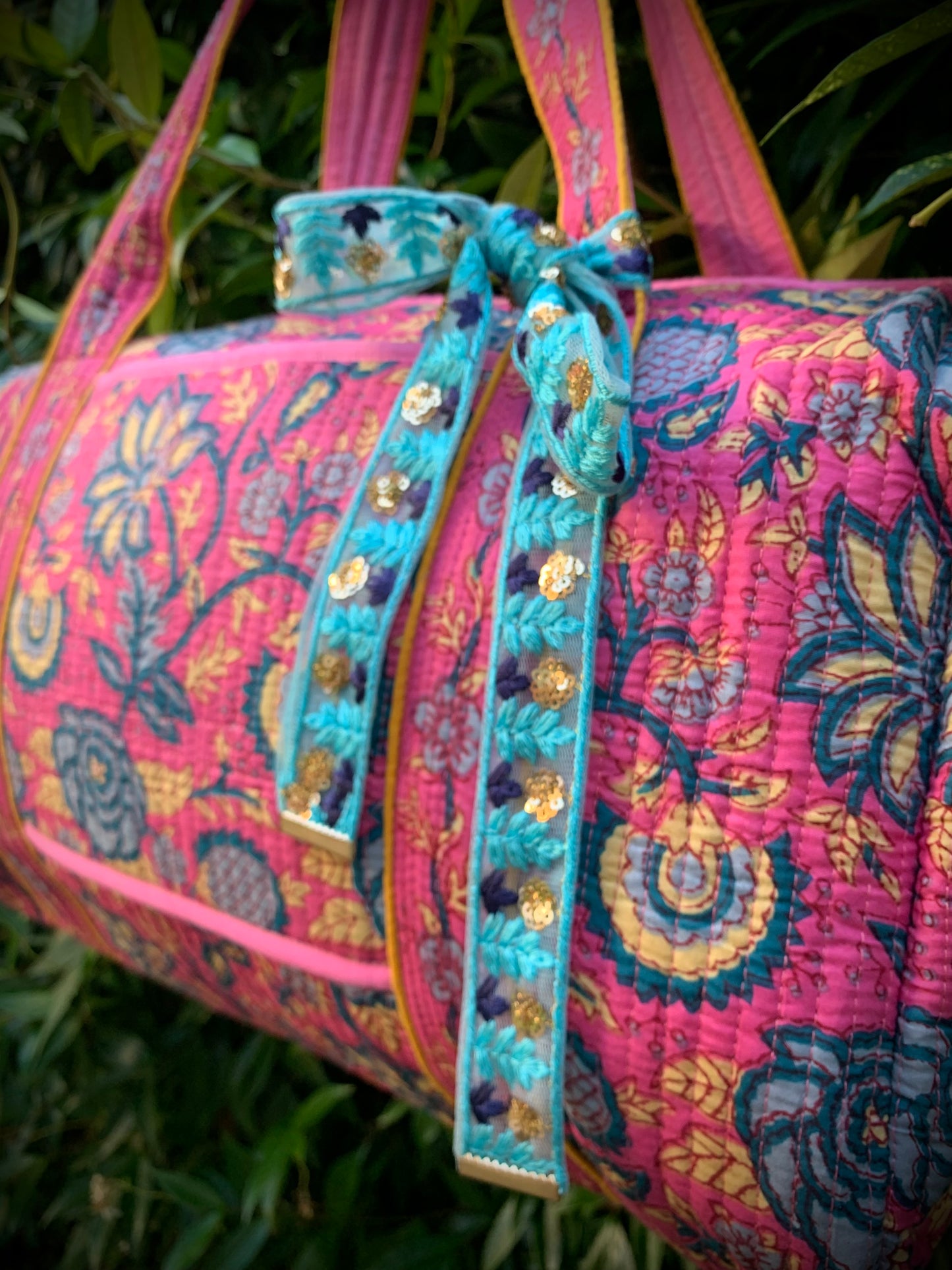 MEDIUM PINK AND BLUE DOLLY Front Pocket