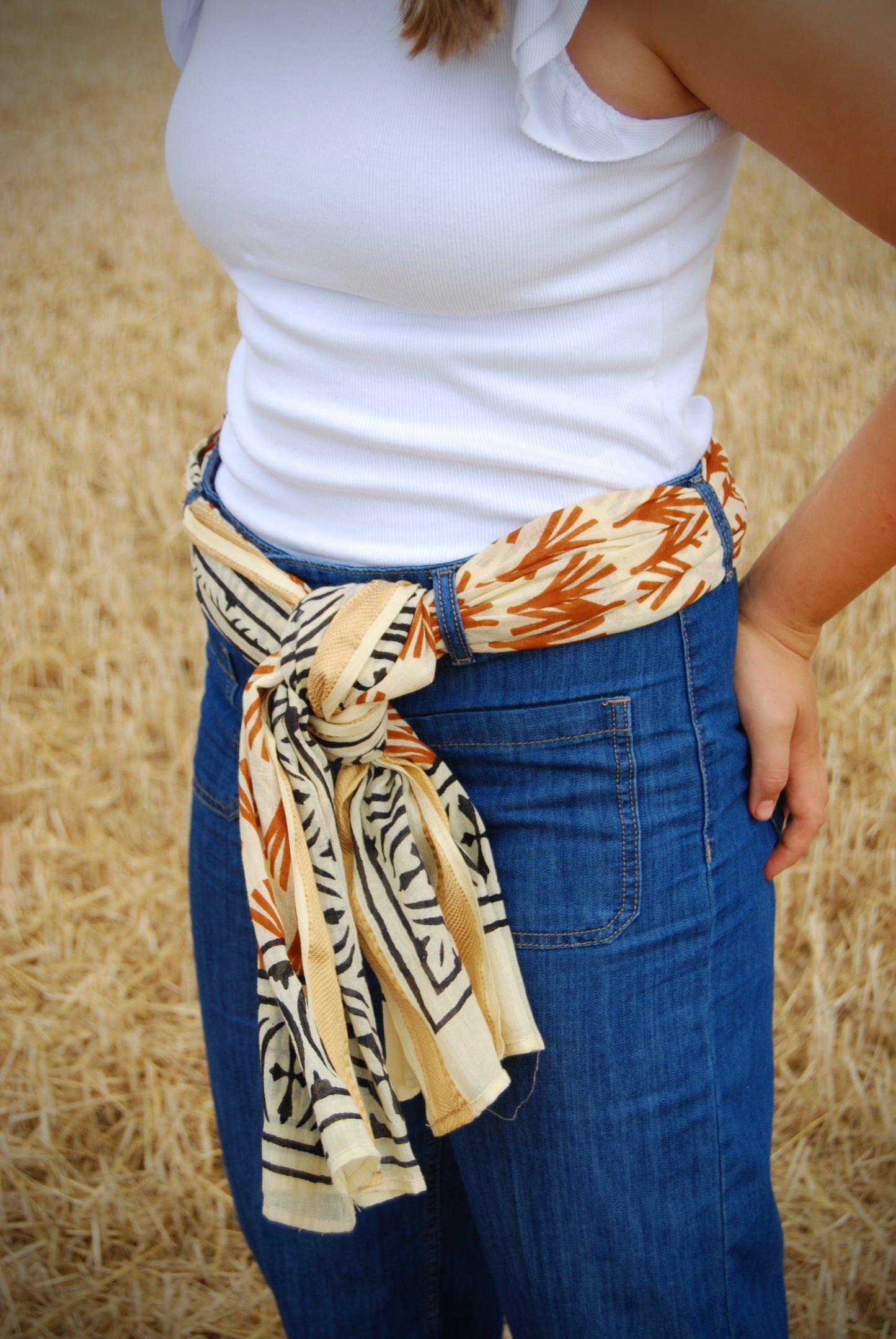 AMBER TIJAS PUSHKAR SCARF