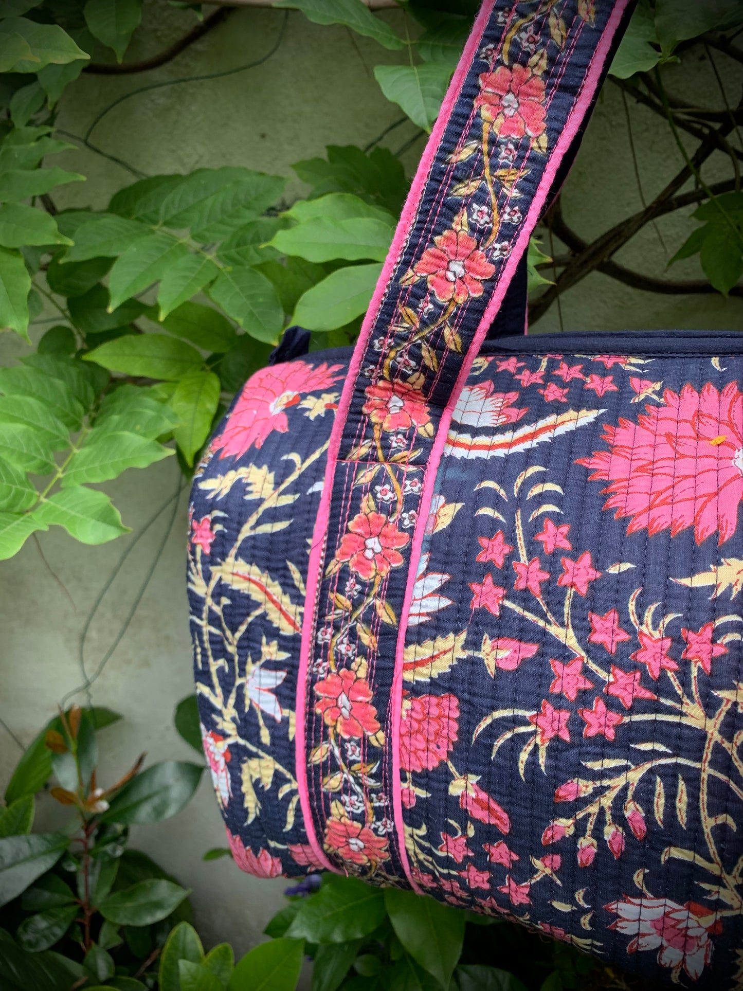 SMALL NAVY AND PINK DOLLY Back Pocket