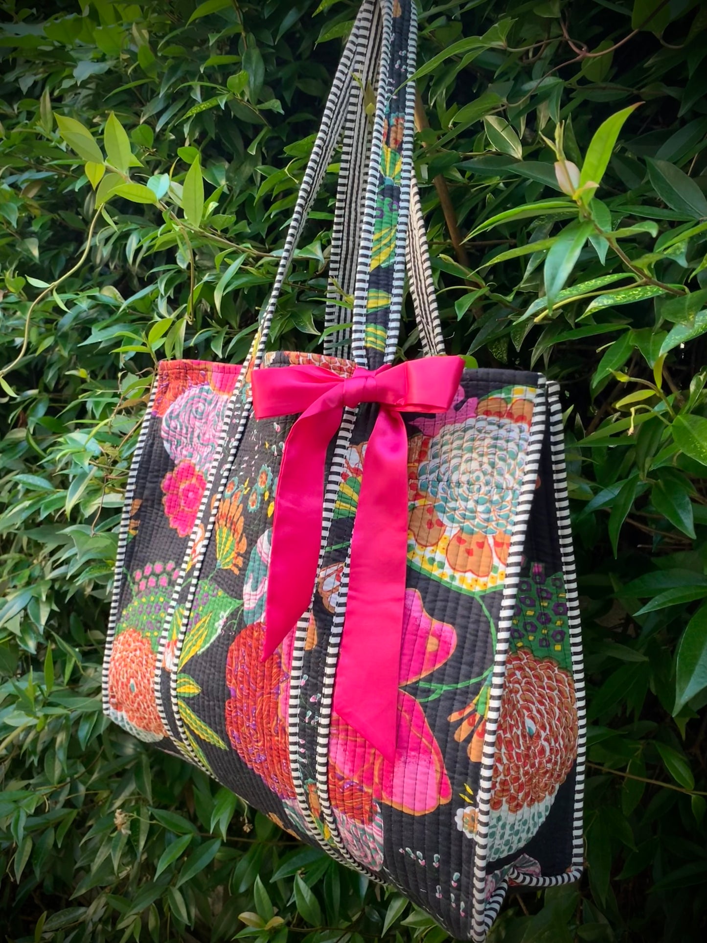 THE BLACK GOAN GARDEN TOTE