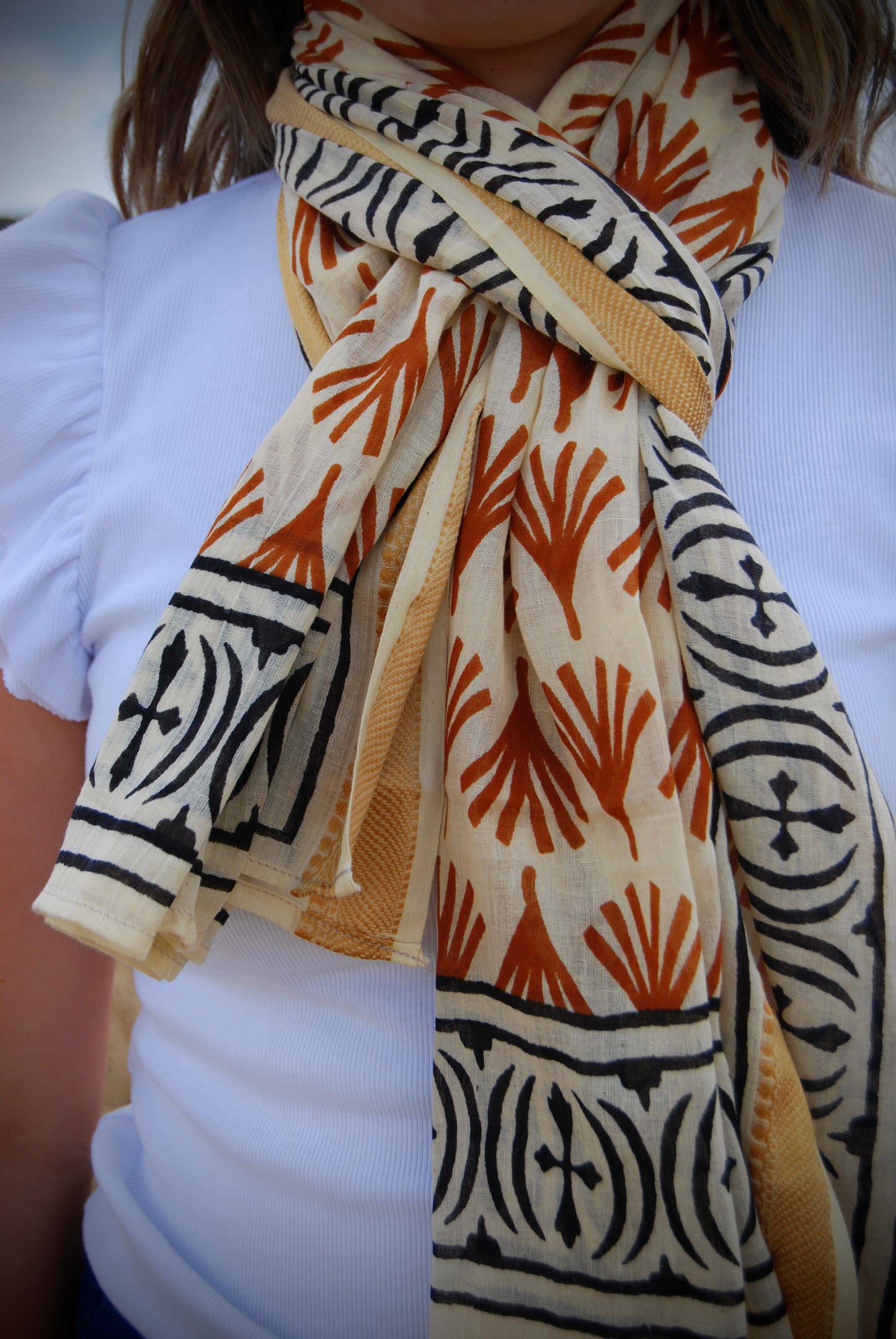 AMBER TIJAS PUSHKAR SCARF
