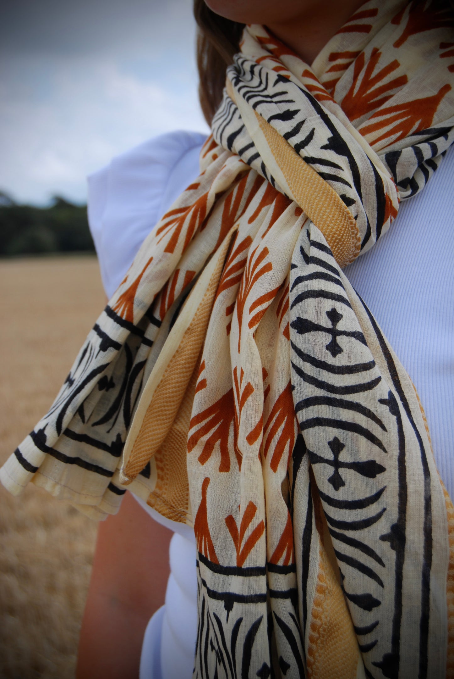 AMBER TIJAS PUSHKAR SCARF